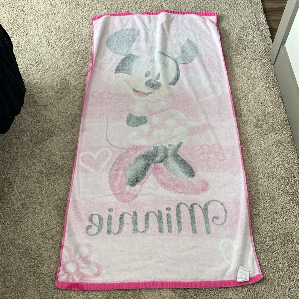 Disney Minnie Mouse beach towel